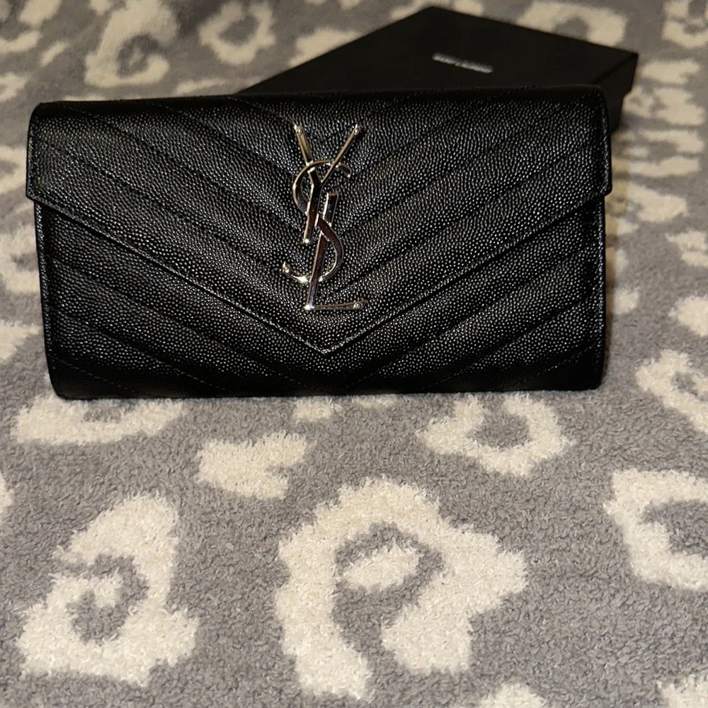 Authentic  Saint Laurent YSL Large Grain de Poudre Flap Wallet😍 New 😍 - Picture 13 of 17